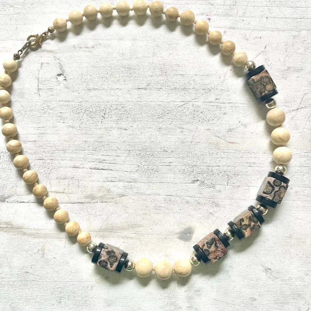 Tan leopard pattern beaded necklace